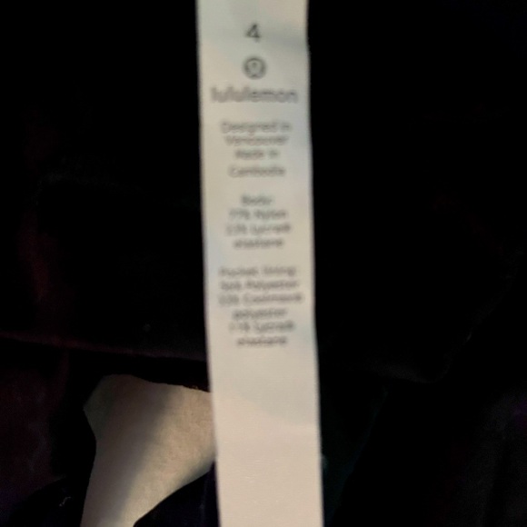 Lululemon Align High Rise Crop 21” in black - Picture 5 of 5